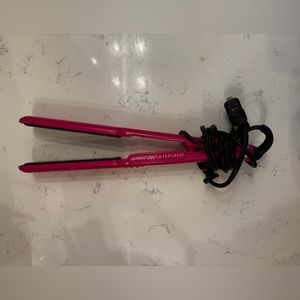 Conair straightening iron